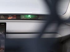 Het moderne interieur van de Skoda Vision O met een strak dashboard en geavanceerde displays.