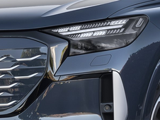 Detail van de koplamp van de nieuwe Audi Q4 e-tron