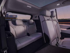 Škoda Peaq bij zonsondergang interieur derde zetelrij