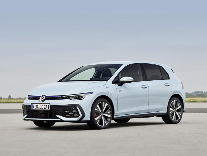 Thoen Volkswagen Golf GTE 2024 schuin voor