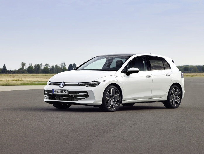 Thoen Volkswagen Golf E-hybrid 2024 schuin voor