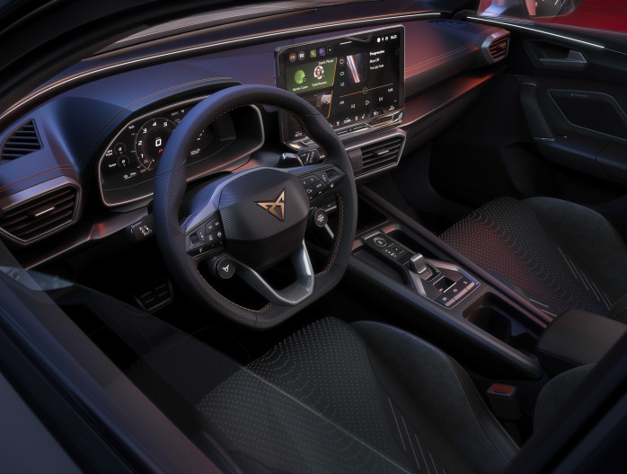 Groep Thoen Cupra Leon Hatchback interieur 2