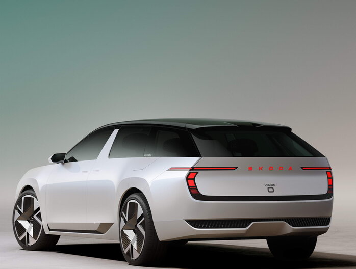 Witte Skoda Vision O conceptauto achterkant met opvallende rode achterlichten en futuristische velgen.