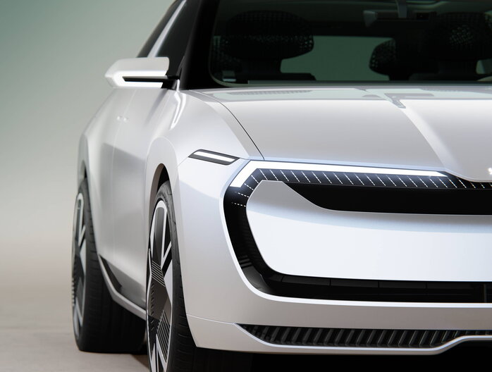 Witte Skoda Vision O elektrische conceptauto toont futuristische voorkant met unieke LED-koplampen.