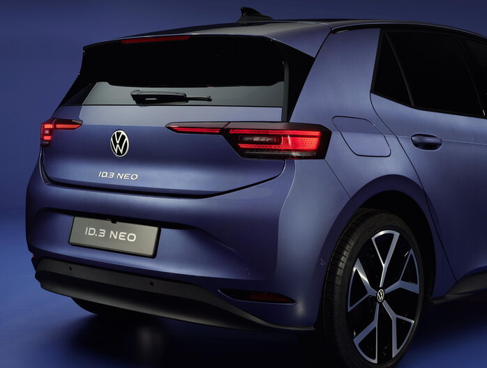 Schuin achteraanzicht van de Volkswagen ID.3 Neo.