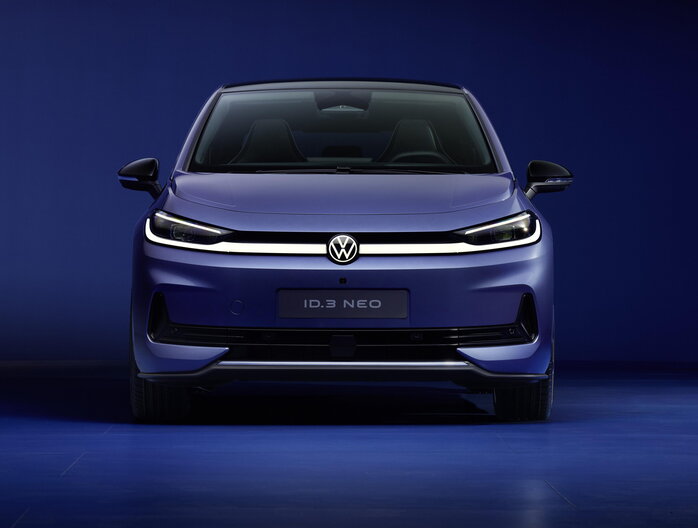 Frontaal beeld van de Volkswagen ID.3 Neo in studio.