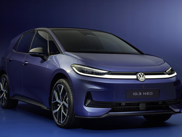 Schuin vooraanzicht van de Volkswagen ID.3 Neo in studio.