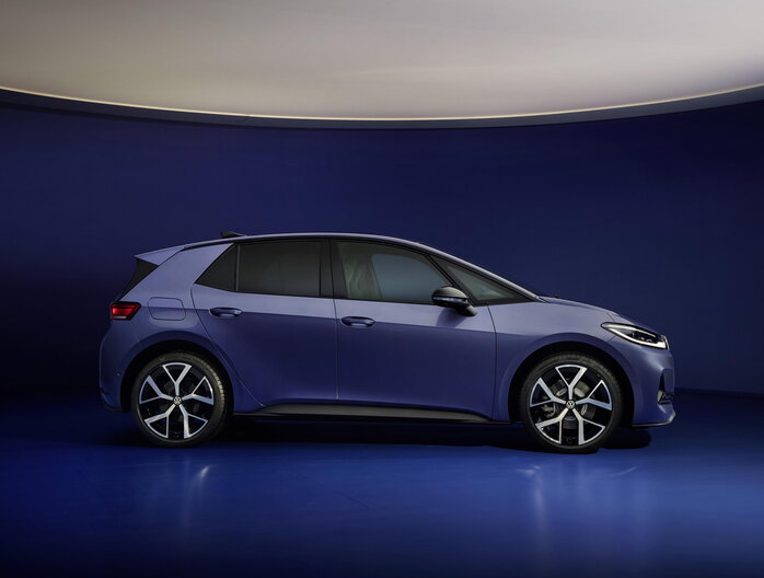 Zijaanzicht van de Volkswagen ID.3 Neo in studio.