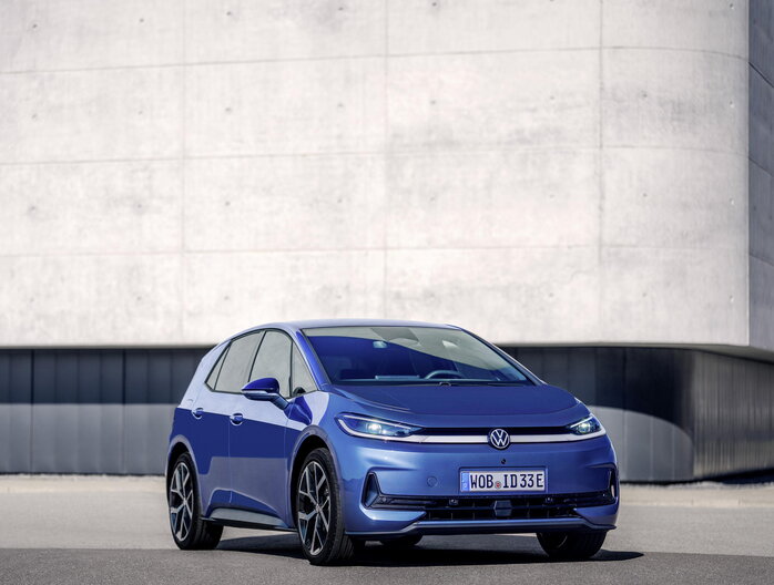 Volkswagen ID.3 Neo vanop afstand gefotografeerd.