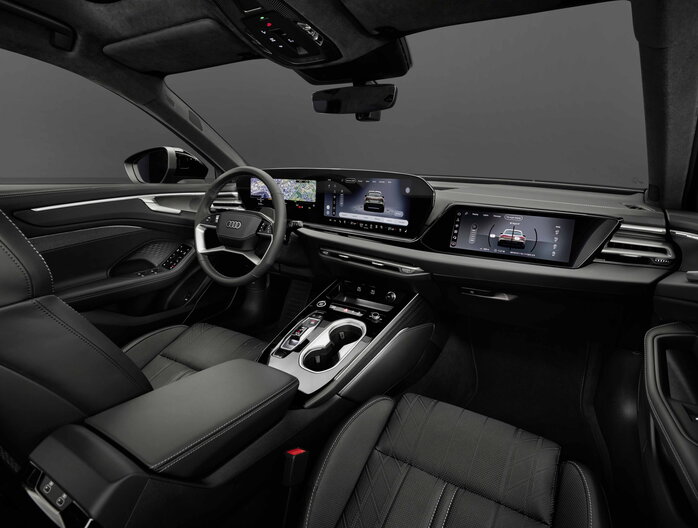 Luxe Audi A6 Allroad interieur met zwart leer, digitaal dashboard en multifunctioneel stuurwiel.