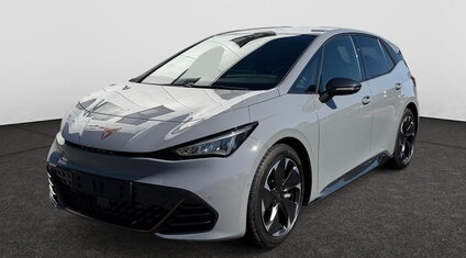 Cupra Born mat grijs studio foto stock topdeal