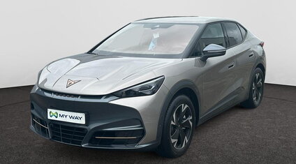 Cupra Tavascan lichtgrijs studio foto stock topdeal