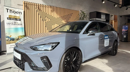 Cupra leon break grijs in showroom