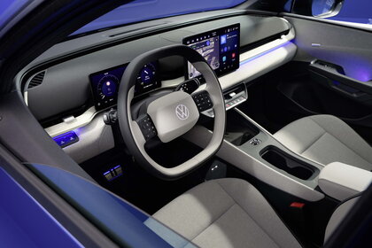 Modern interieur van Volkswagen ID.Polo met digitaal dashboard en multifunctioneel stuurwiel.