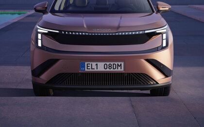 Škoda Peaq bij zonsondergang detail grille