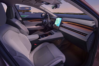 Škoda Peaq bij zonsondergang interieur langs passagierskant