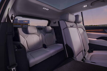 Škoda Peaq bij zonsondergang interieur derde zetelrij