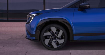 Škoda Peaq Sportline bij zonsondergang detail velg vooraan