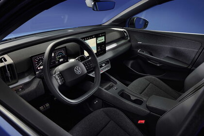 Interieur van de Volkswagen ID.Cross met digitaal instrumentenpaneel en multifunctioneel stuurwiel.