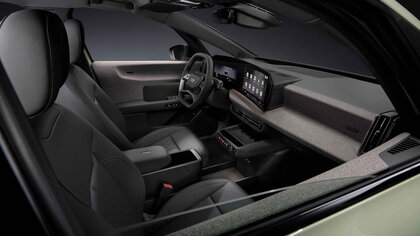 Audi A2 E-Tron interieur met modern dashboard en groot centraal infotainmentscherm.