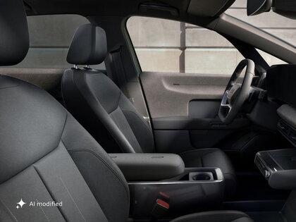 Interieur van de nieuwe Audi A2 e-tron gezien door het raam van de passagier