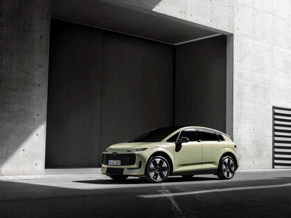 Nieuwe lichtgroene Audi A2 E-Tron toont futuristisch front en opvallende grille.