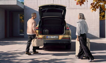 Volkswagen ID. Tiguan geparkeerd met gezin