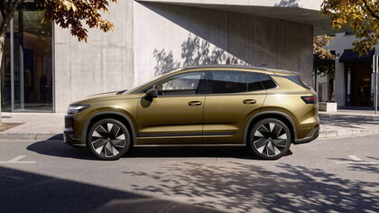 Volkswagen ID. Tiguan goud geparkeerd