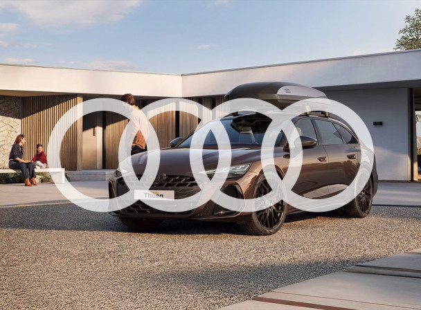 Audi A6 Avant met dakkoffer met logo overlay