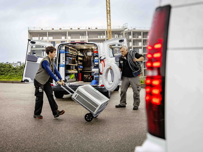Volkswagen Transporter open back doors with cast