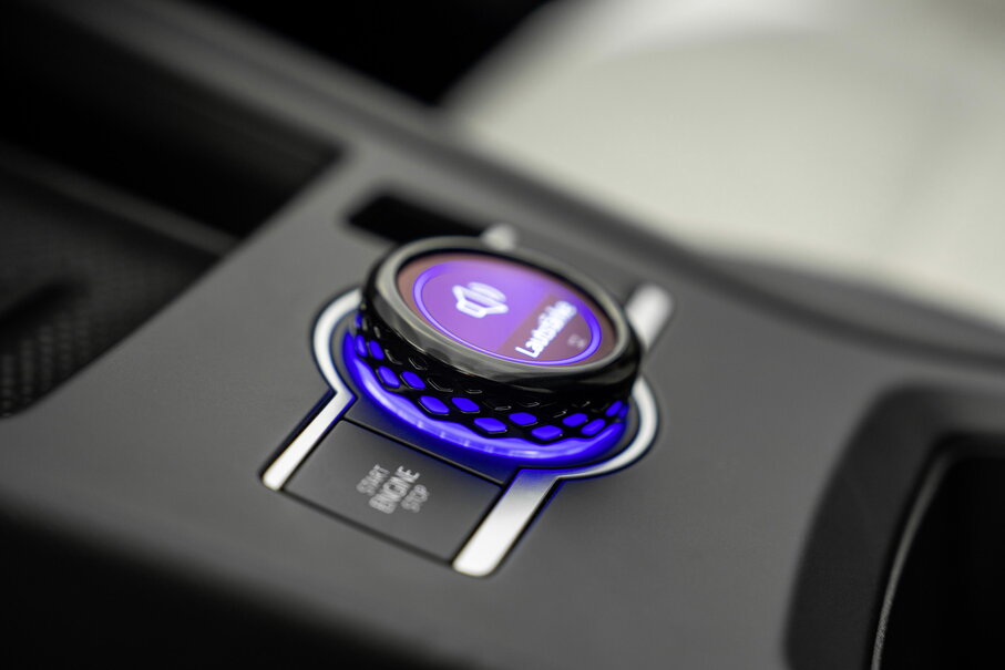 Verlichte drive-mode-knop van de Volkswagen T-Roc in de middenconsole