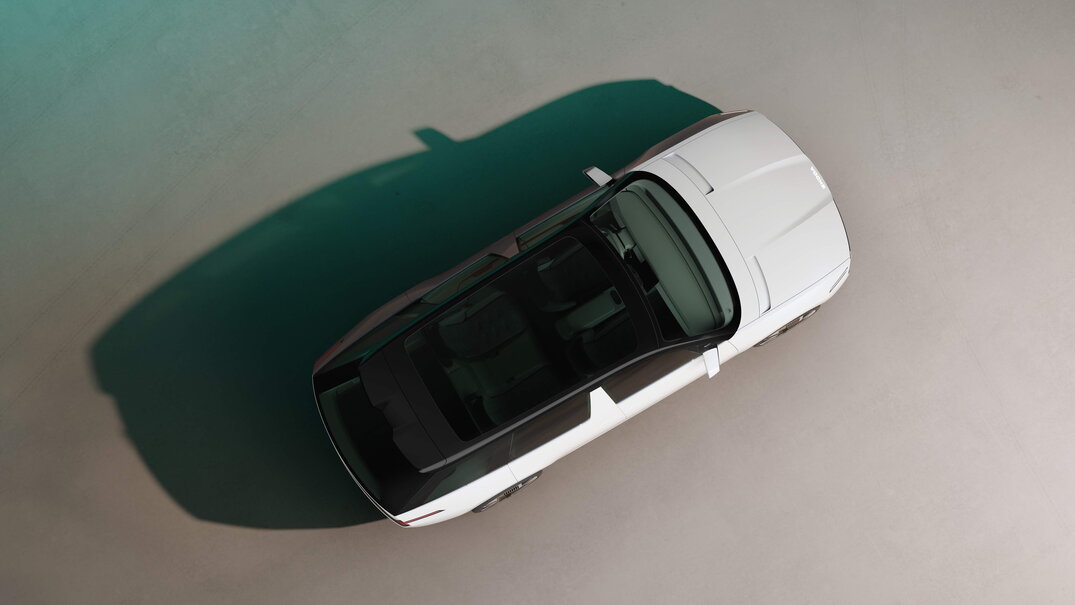 Witte Skoda Vision O elektrische SUV, bovenaanzicht toont elegant panoramisch glazen dakontwerp.