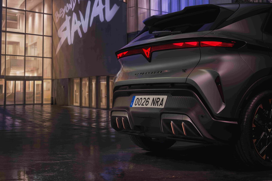 Close-up achterzijde CUPRA Raval Plasma met diffuser.