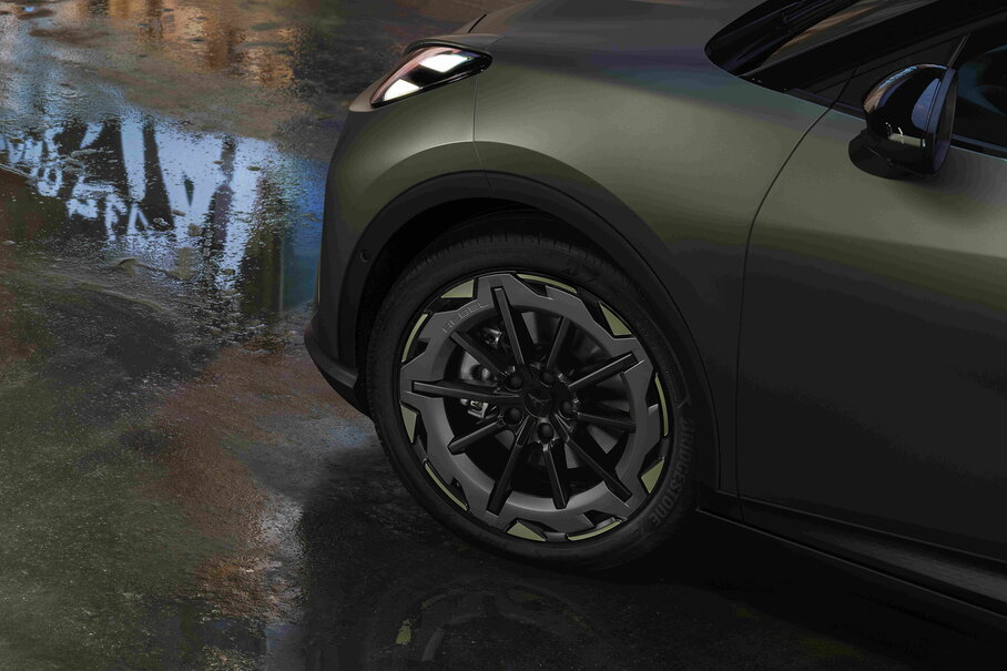 Detail van de velgen van de CUPRA Raval met sportief design en aerodynamische accenten