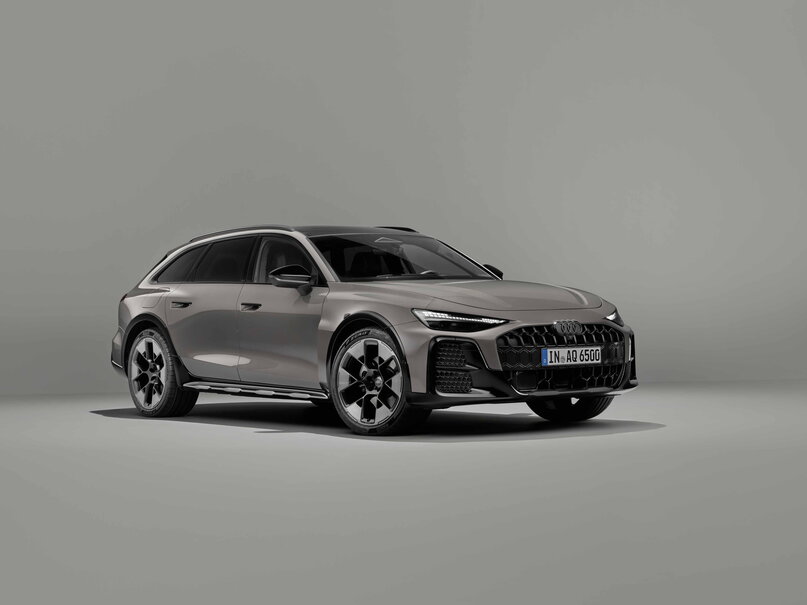 Audi A6 Allroad grijs, krachtig schuin vooraanzicht, modern ontwerp in studio.