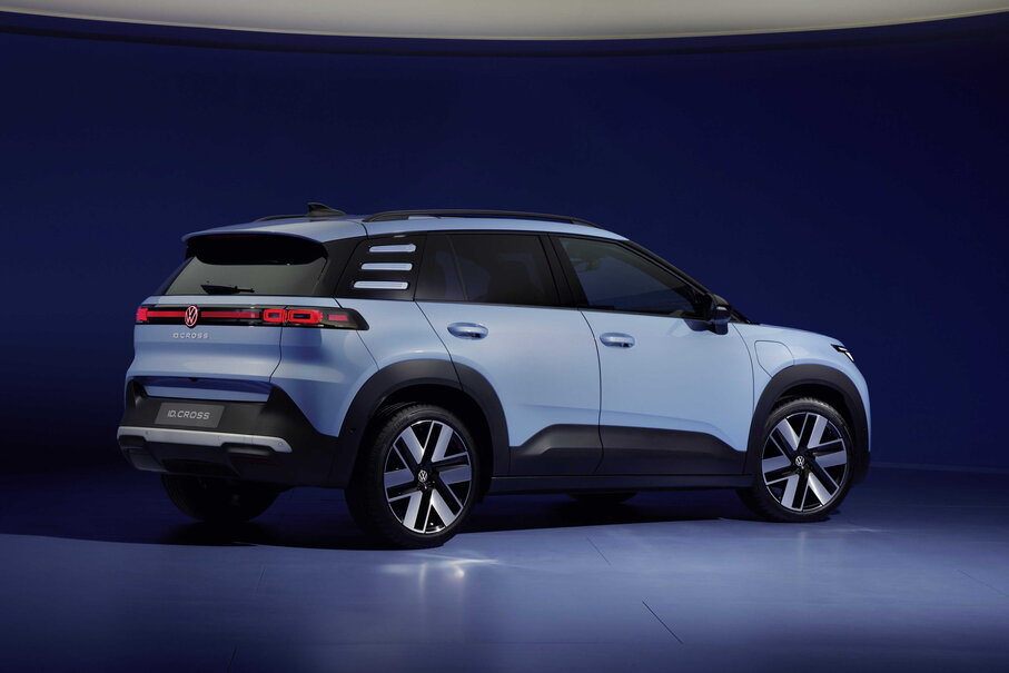 Achteraanzicht van de Volkswagen ID.Cross concept, met opvallende LED-achterlichten.