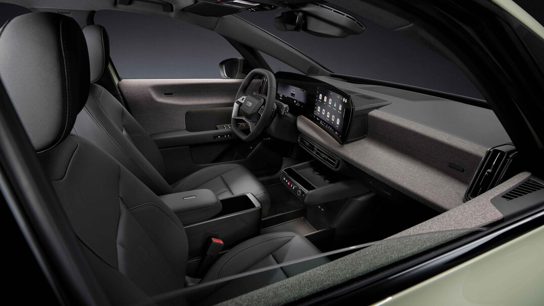 Audi A2 E-Tron interieur met modern dashboard en groot centraal infotainmentscherm.