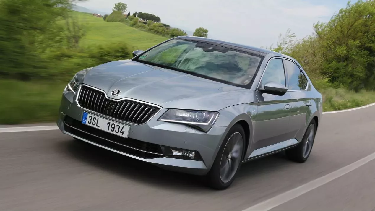 skoda superb 2015.jpg