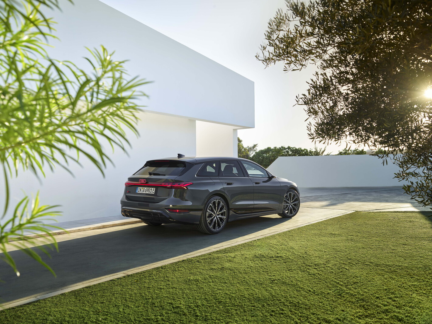 Groep Thoen Audi A6 e-tron avant exterieur schuin achter