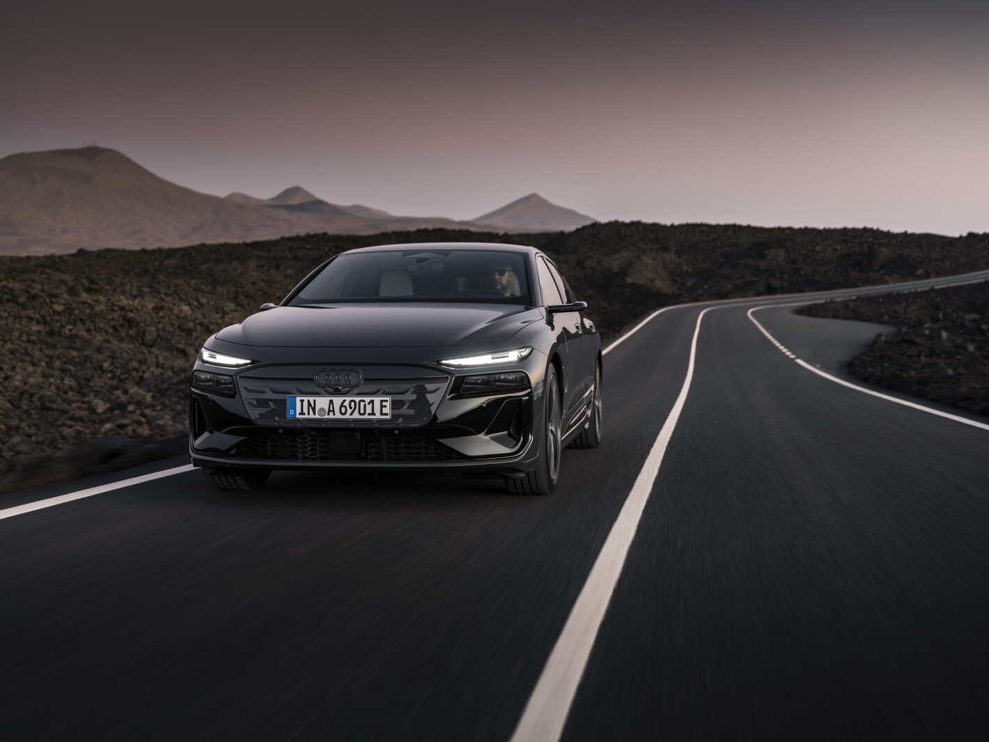 Groep Thoen Audi A6 e-tron avant driving scene front