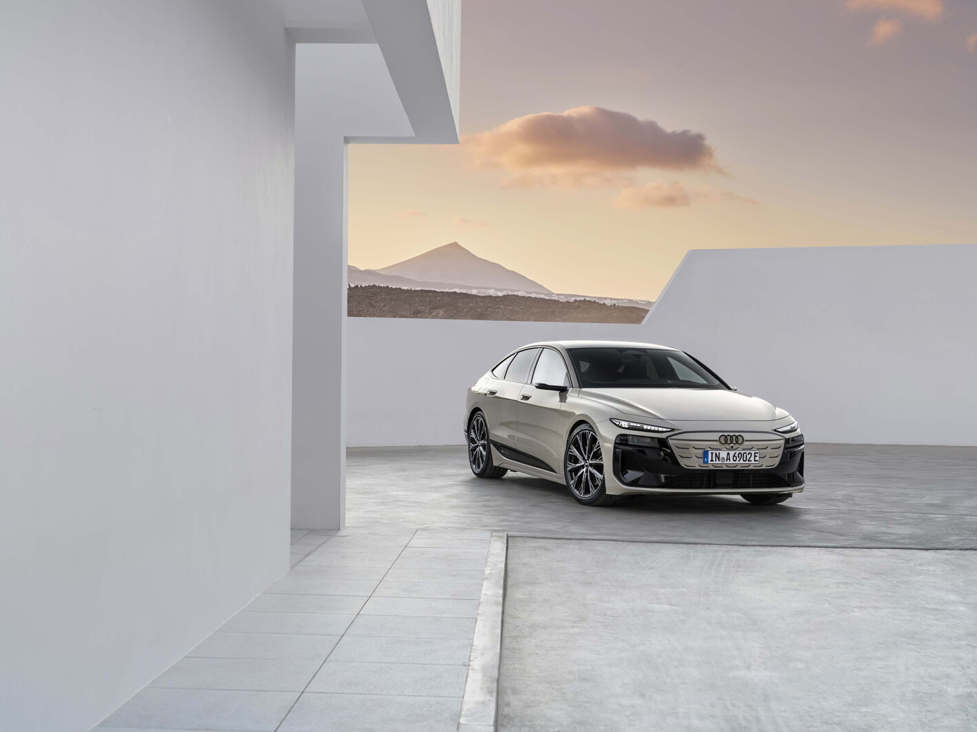 Groep Thoen Audi A6 e-tron sedan exterieur schuin voorkant