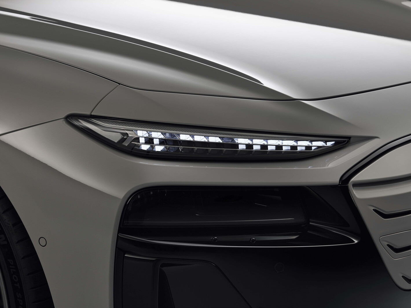 Groep Thoen Audi A6 e-tron sedan exterieur detail koplamp