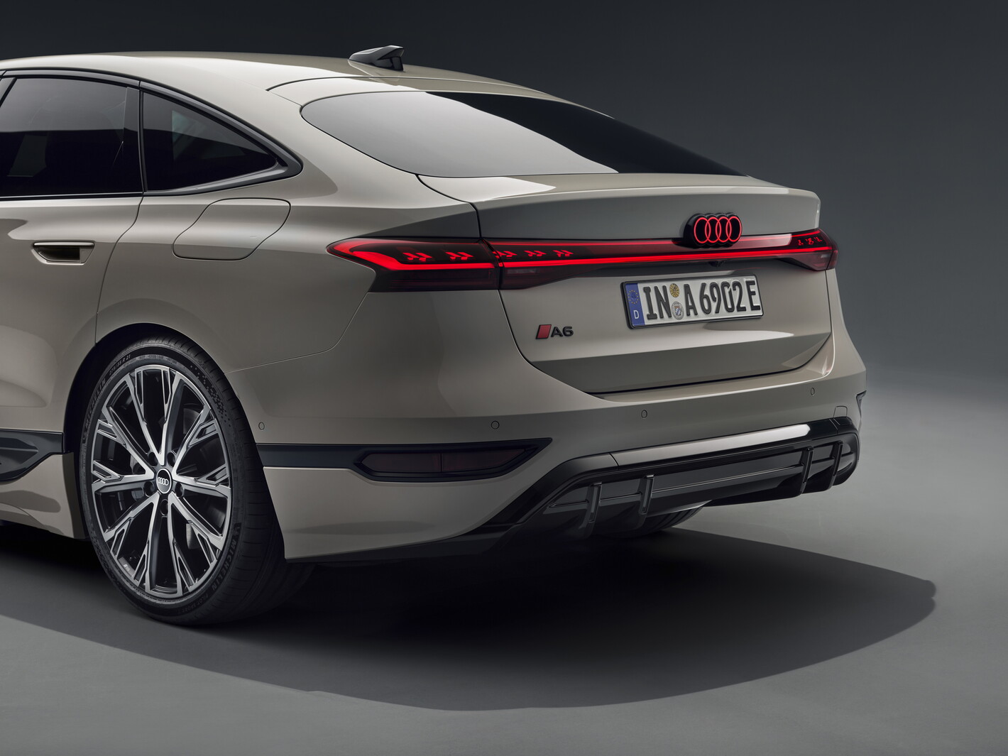 groep thoen audi A6 e-tron sedan detail achter