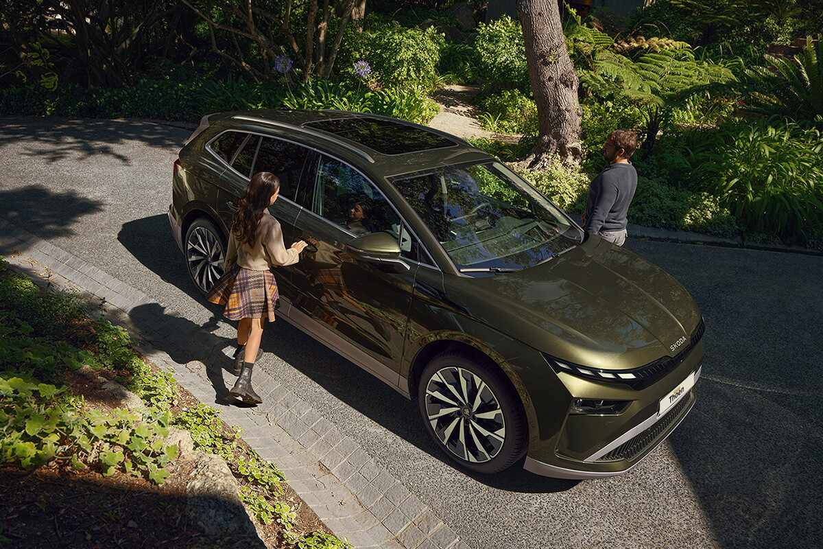 Skoda Enyaq Green with cast