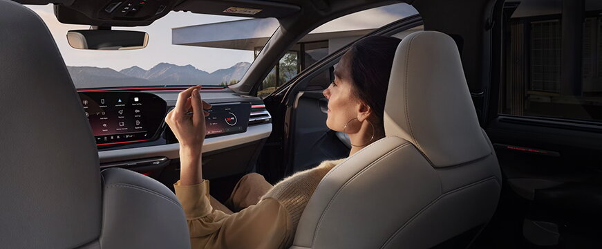 Audi A6 avant interieur vrouw ontspannen 