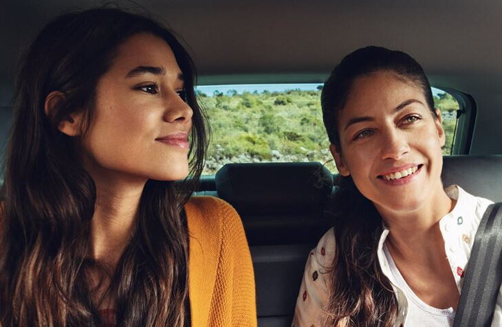 seat verlengde garantie 2 vrouwen gelukkig op achterbank