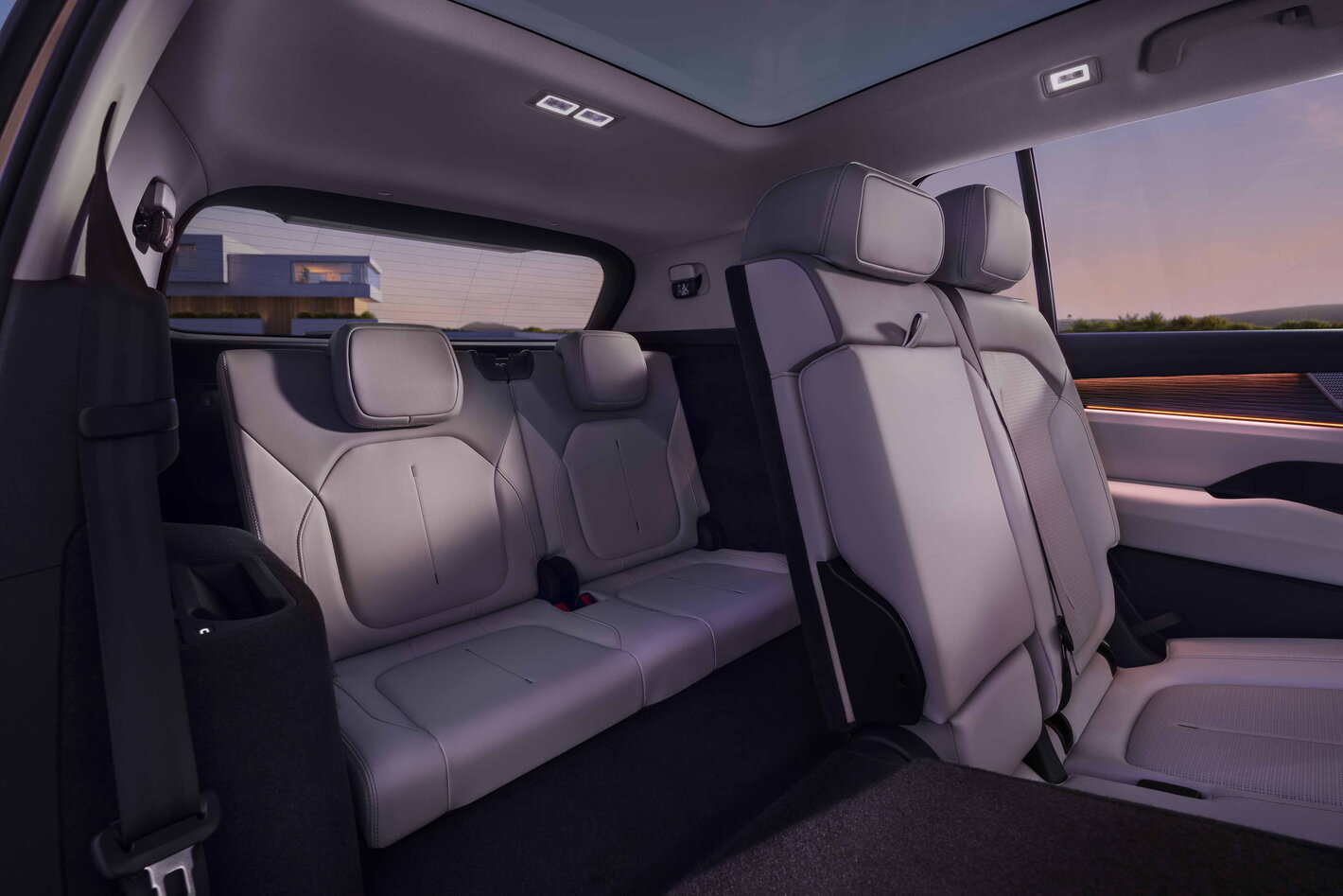 Škoda Peaq bij zonsondergang interieur derde zetelrij