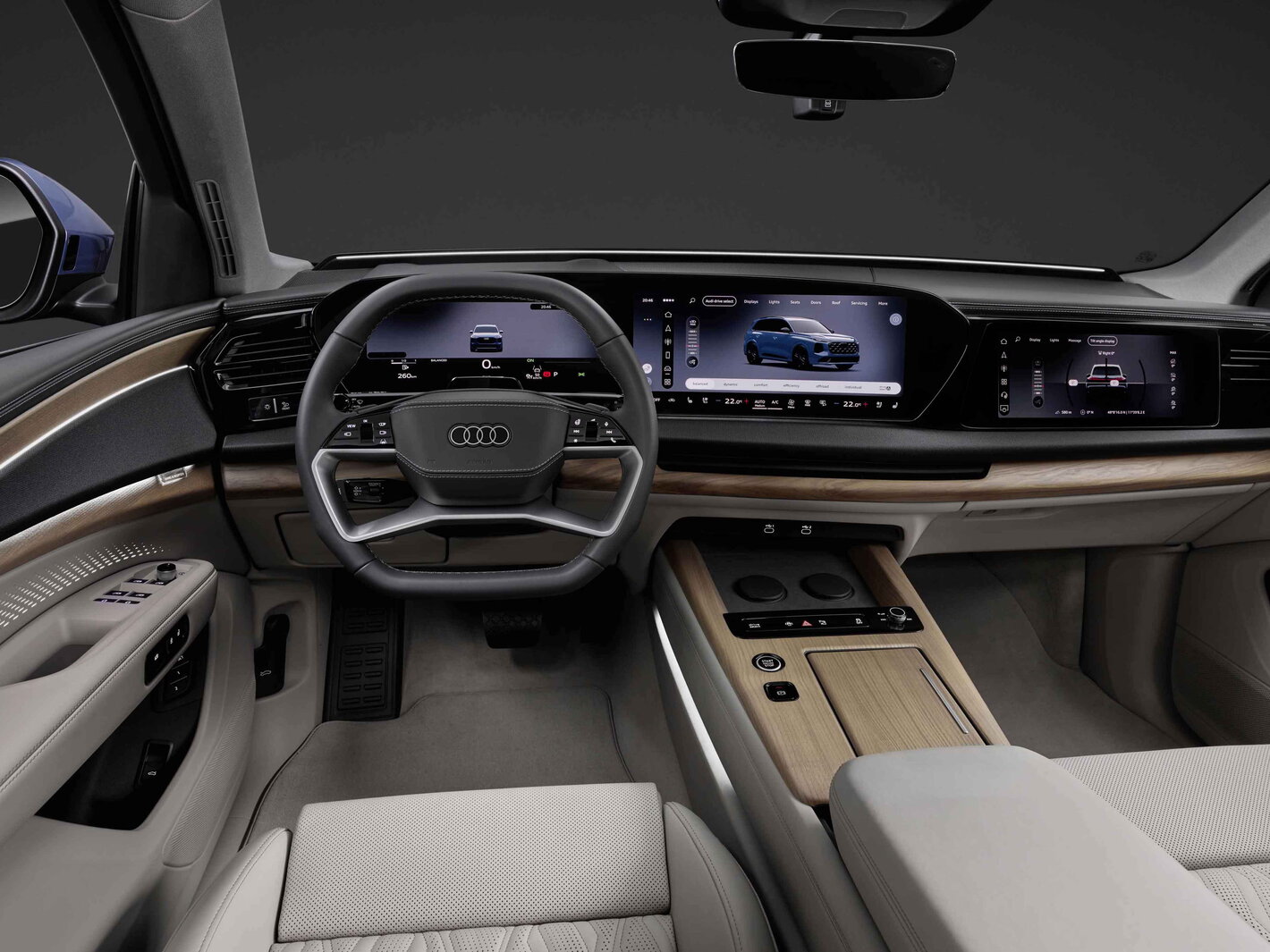 Luxe Audi Q7 cockpit met geavanceerde schermen, een stuurwiel en houten afwerking.